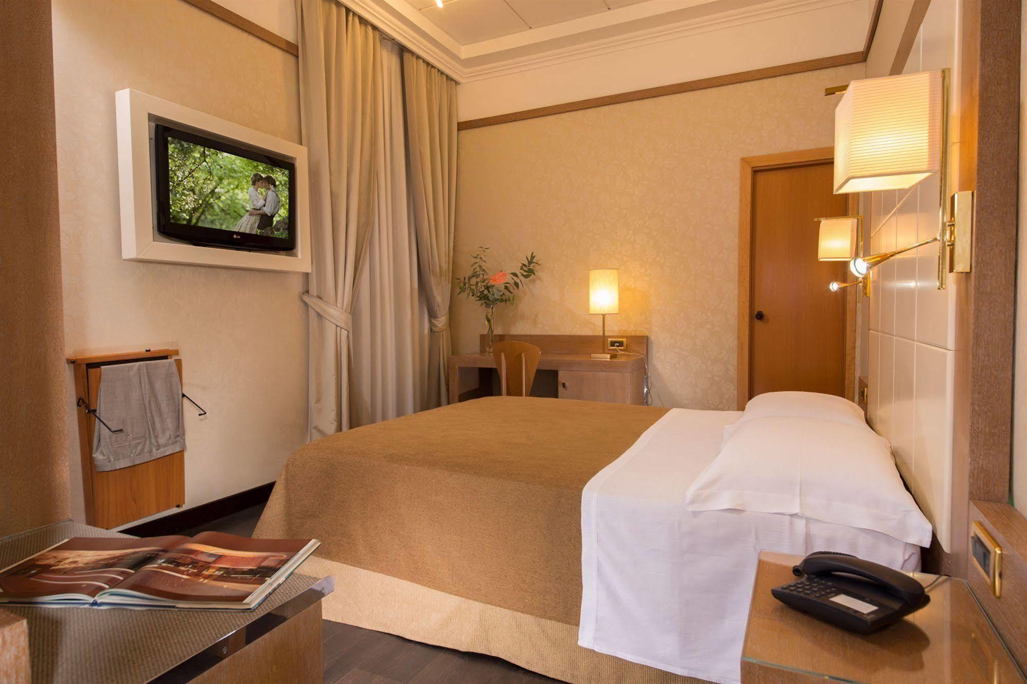Hotel Ranieri Rome Bagian luar foto